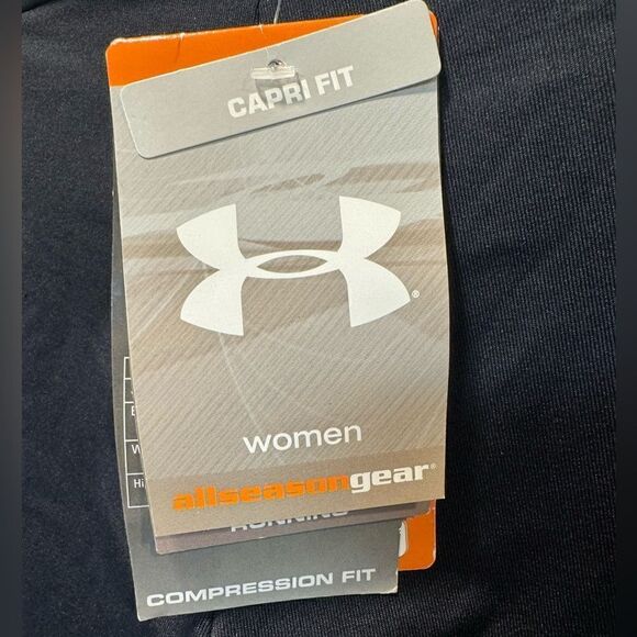 NWT woman’s Black compression/Capri athletic wear - Picture 15 of 15
